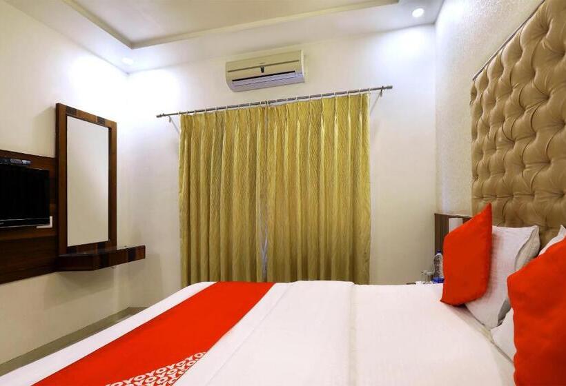 فندق Collection O Satyan Inn