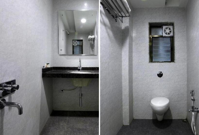 فندق Collection O Satyan Inn