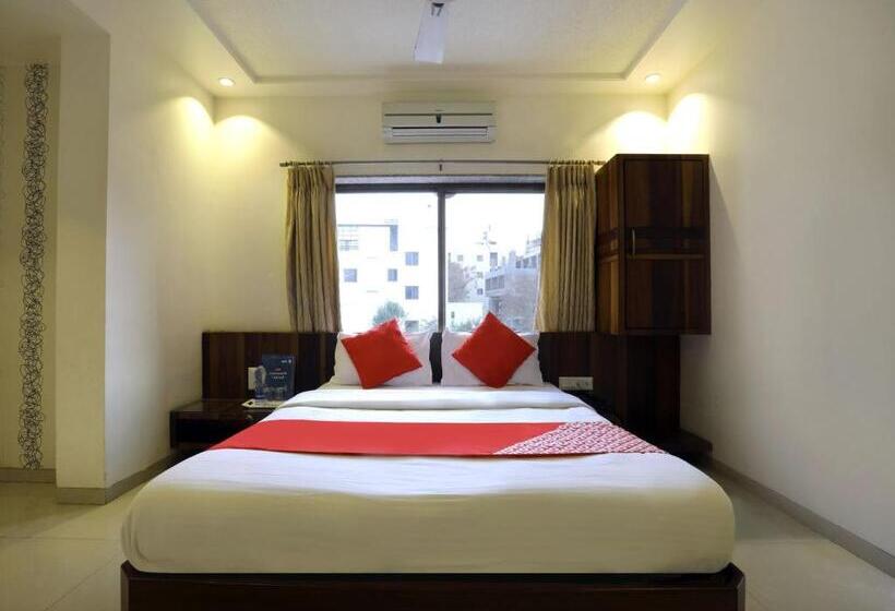 فندق Collection O Satyan Inn