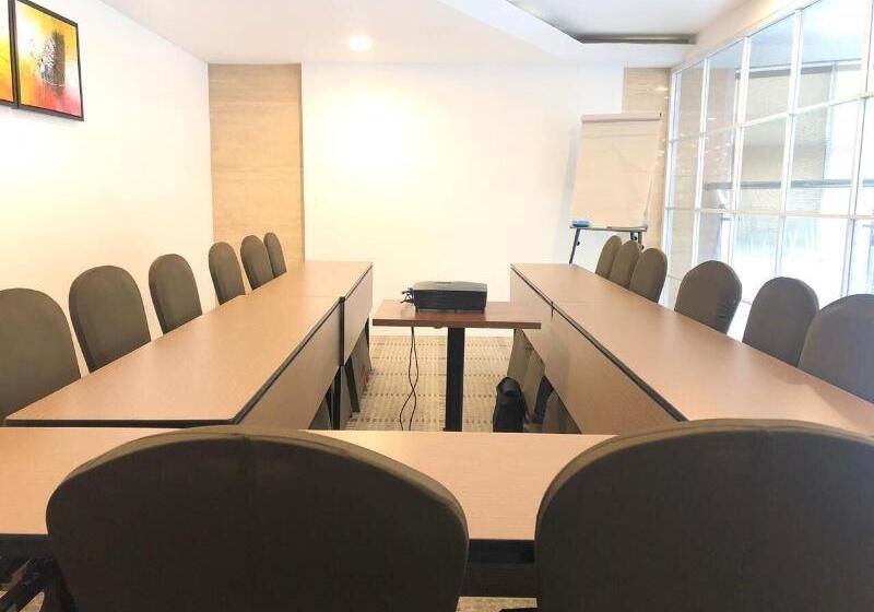 Verse Luxe Hotel Wahid Hasyim