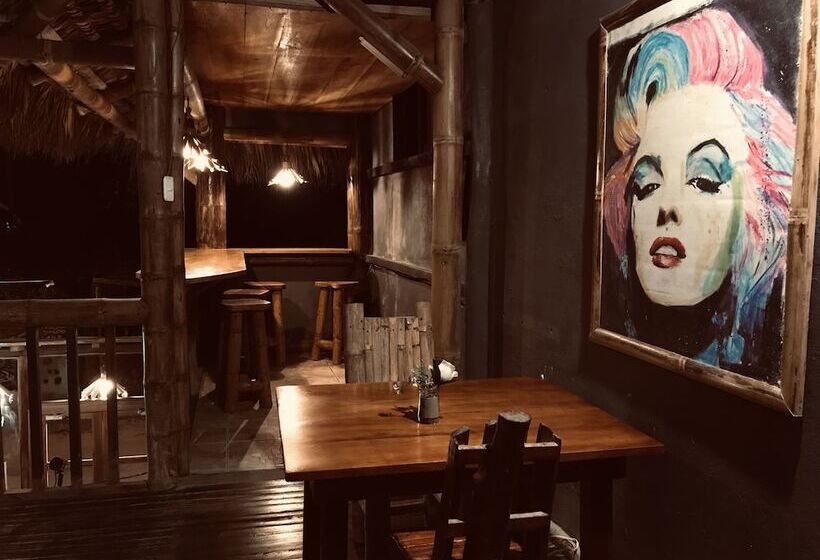 La Facha Hostel Restaurant Surf