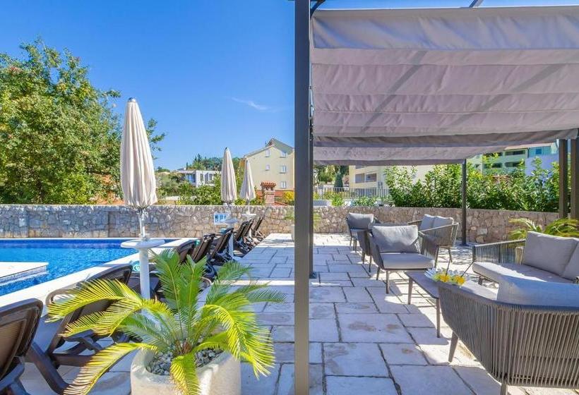 Luxury Apartments Villa Mande