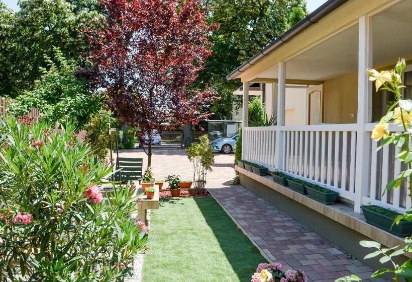 Média Panzió és Apartmanház