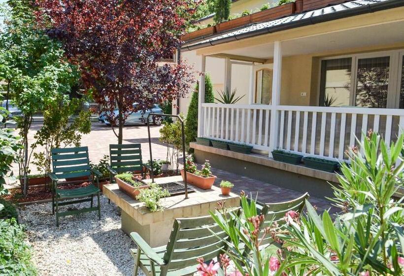 Média Panzió és Apartmanház