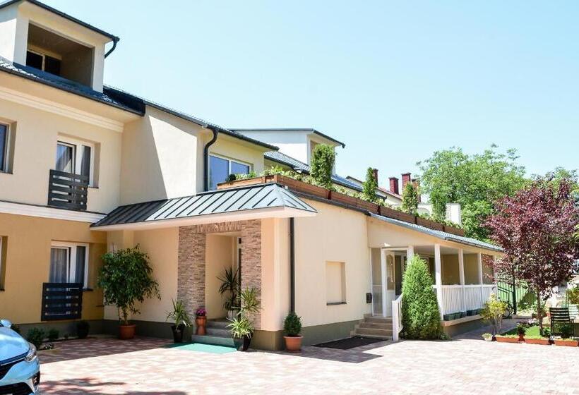 Média Panzió és Apartmanház