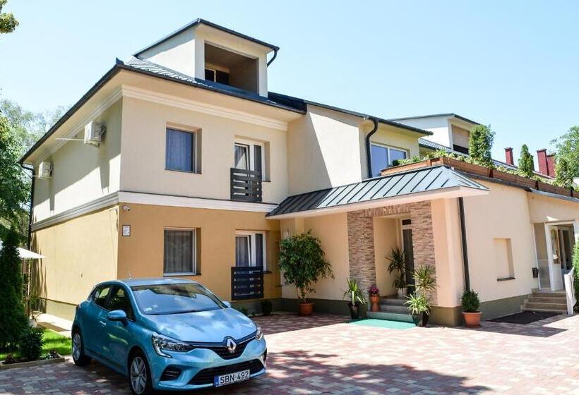 Média Panzió és Apartmanház