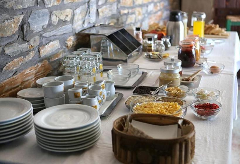 Pyrgos Traditional Village