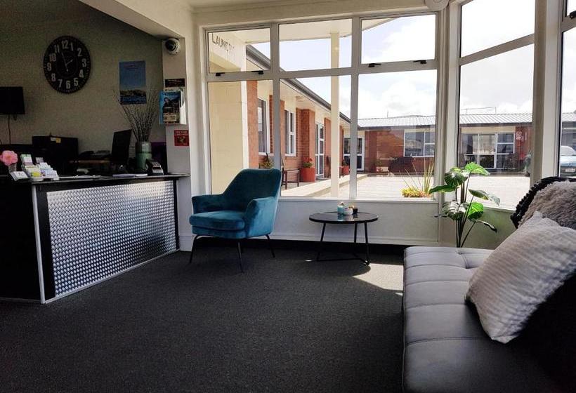 554 Moana Court Motel