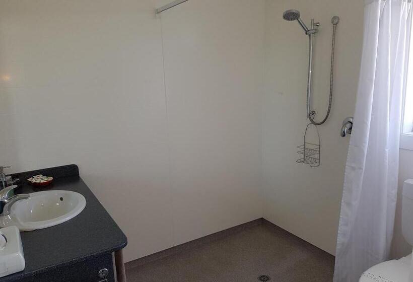 554 Moana Court Motel