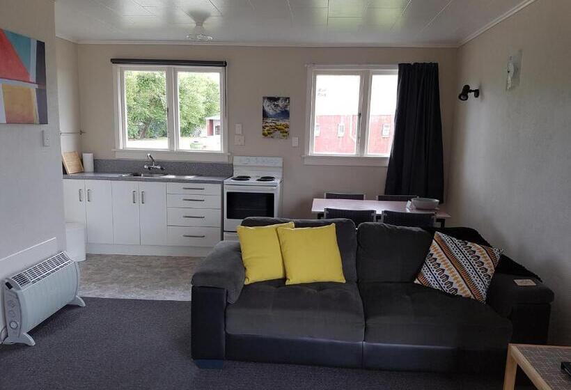 554 Moana Court Motel