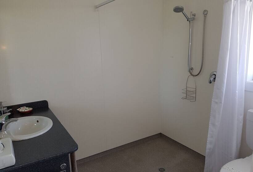 554 Moana Court Motel