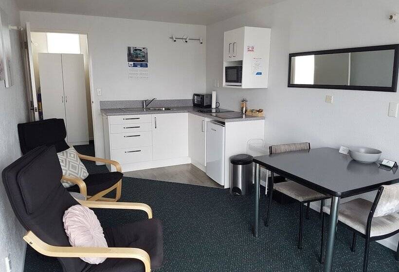 554 Moana Court Motel