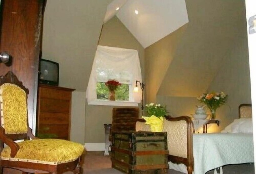 Antique Slumber Old Town Bed & Breakfast