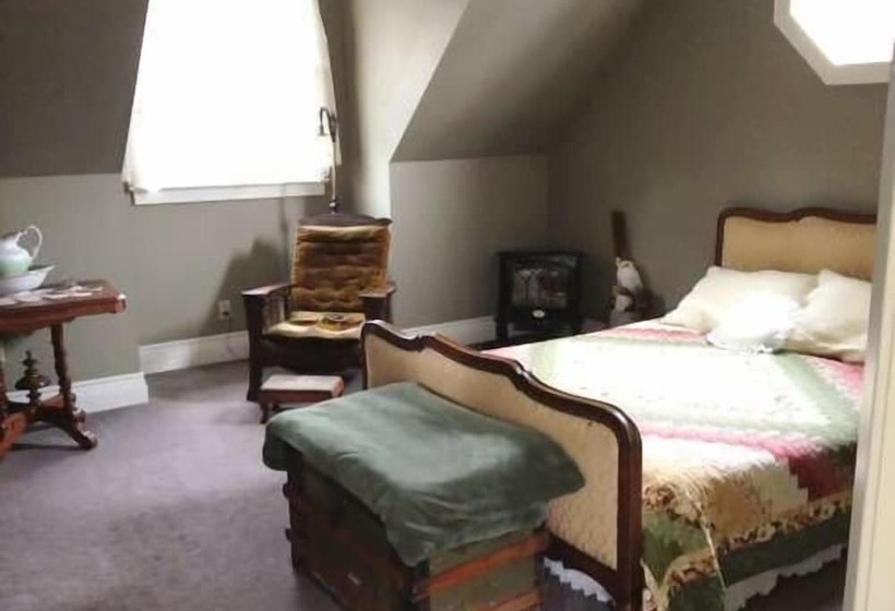 Antique Slumber Old Town Bed & Breakfast