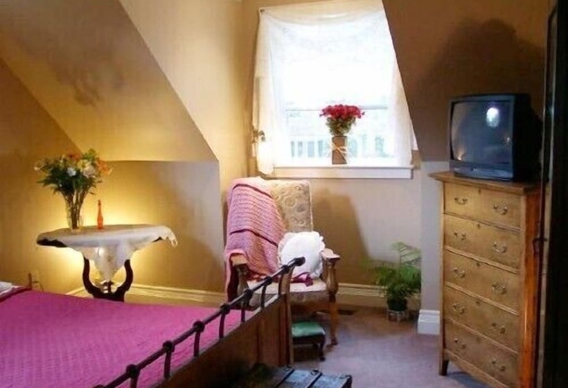 Antique Slumber Old Town Bed & Breakfast