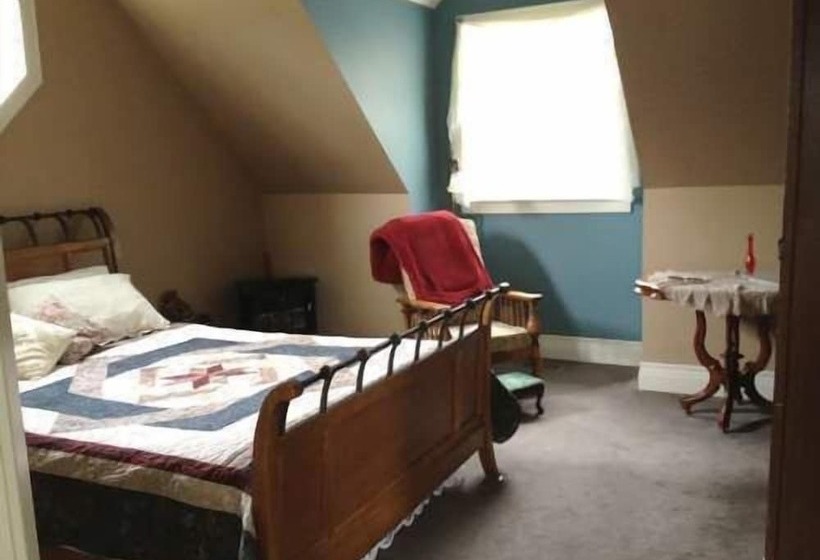 Antique Slumber Old Town Bed & Breakfast