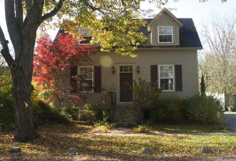 Antique Slumber Old Town Bed & Breakfast