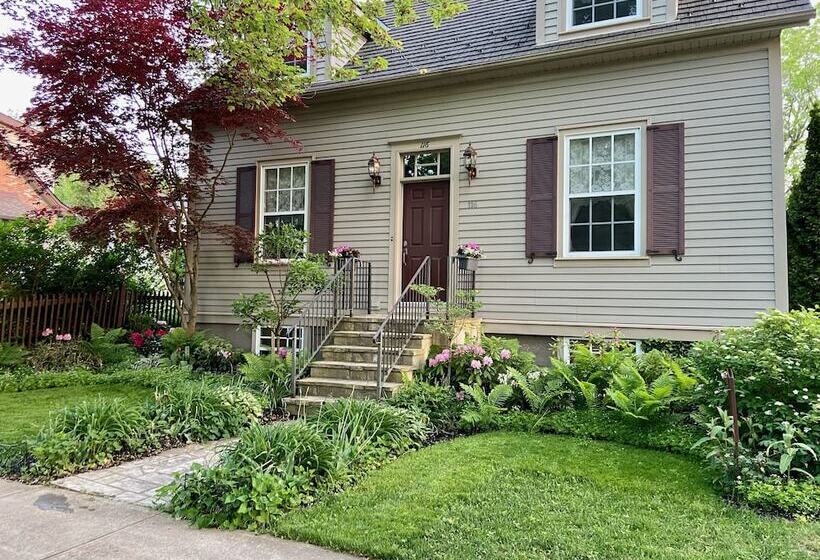 Antique Slumber Old Town Bed & Breakfast