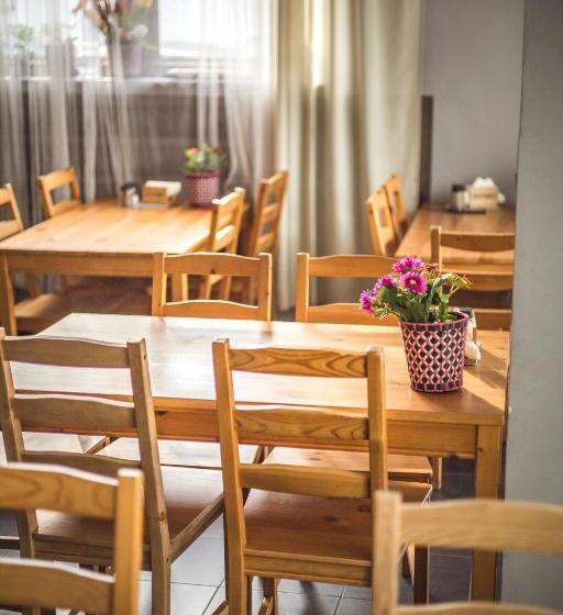 4 Couples & 4 Friends Hostel