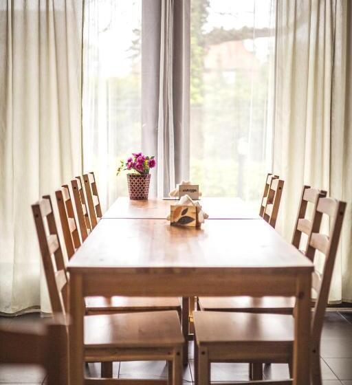 4 Couples & 4 Friends Hostel