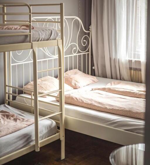 4 Couples & 4 Friends Hostel