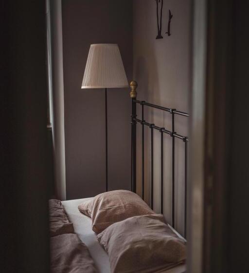 4 Couples & 4 Friends Hostel