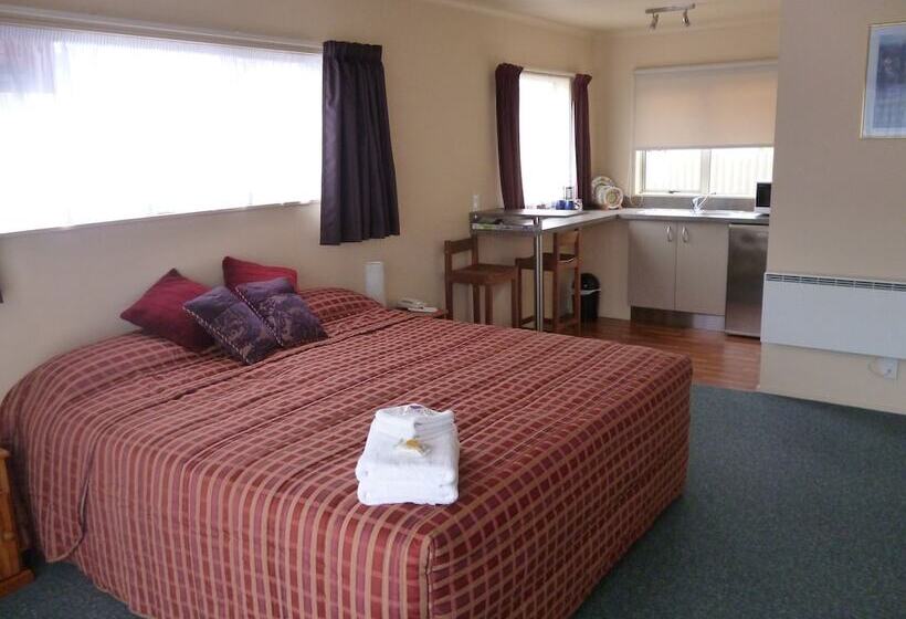 Heritage Court Motel