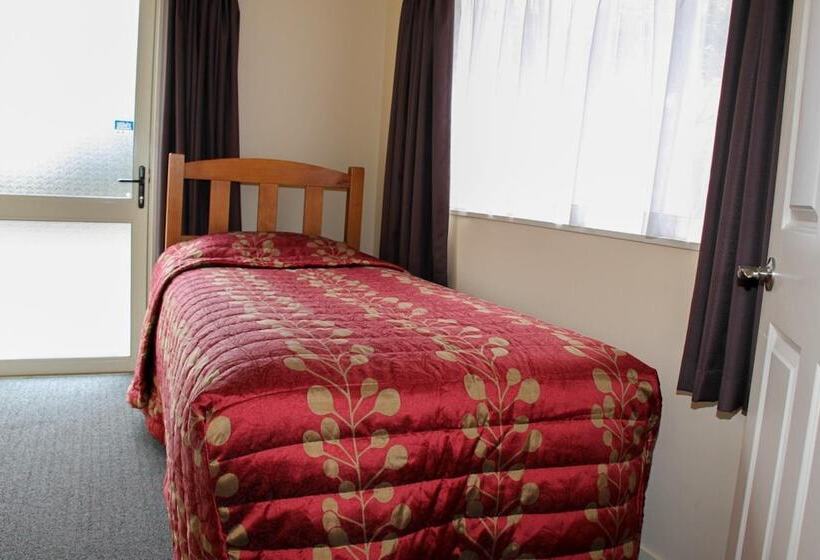 Heritage Court Motel