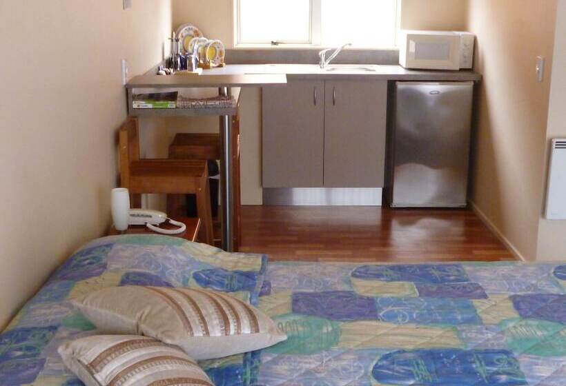 Heritage Court Motel