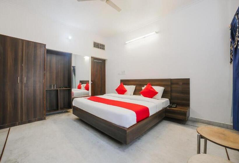 Отель Shri Sai Residency