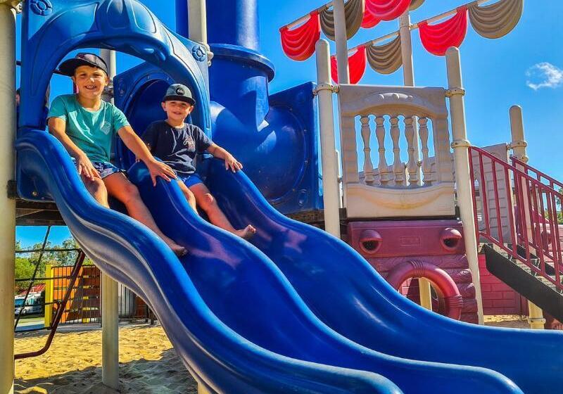 בית מלון כפרי Discovery Parks  Airlie Beach