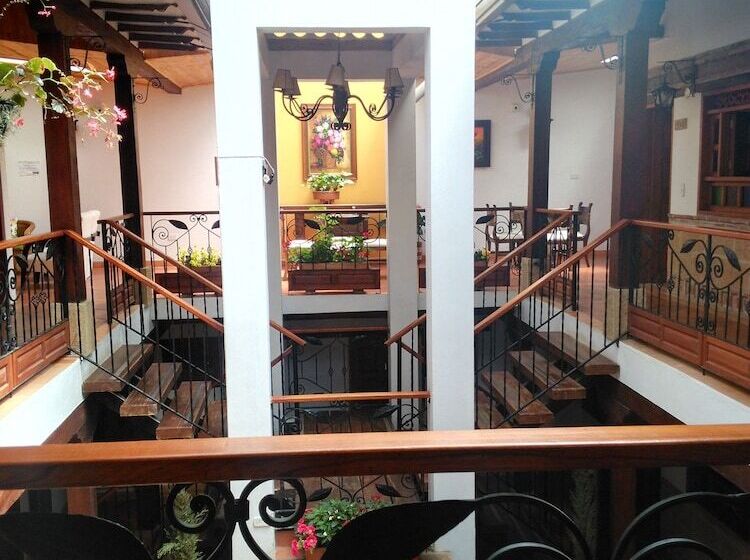 هتل Jardines De La Villa