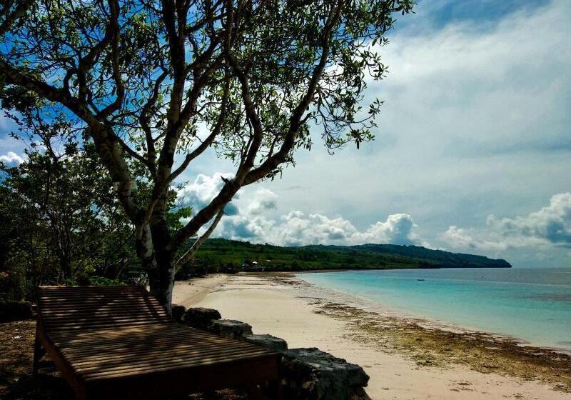 בית מלון כפרי Nirwana Buton Villa