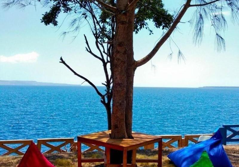 בית מלון כפרי Nirwana Buton Villa