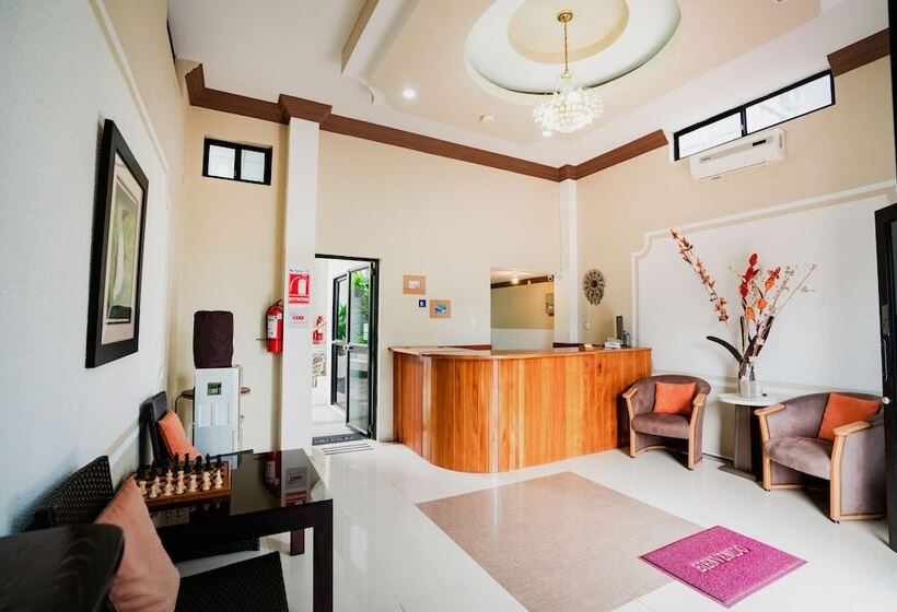 هتل Palace Galapagos