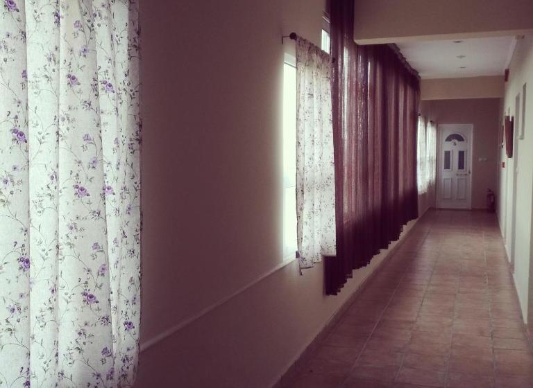 فندق The Village