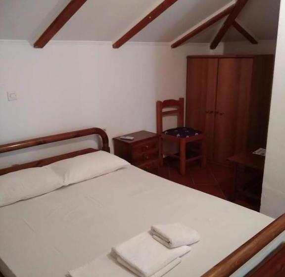 فندق The Village