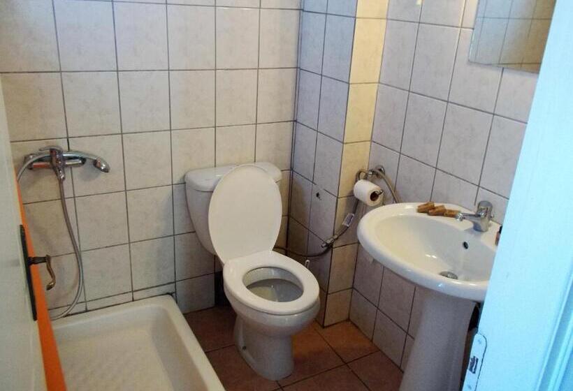 فندق The Village