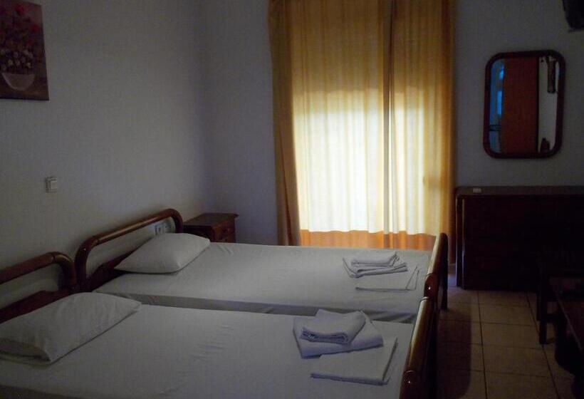 فندق The Village