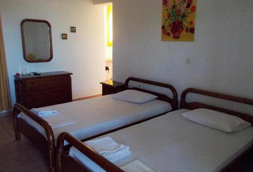 فندق The Village