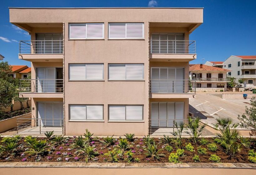 Madrugada Apartments