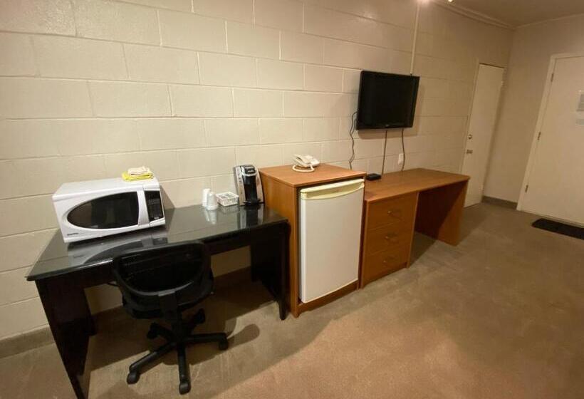 فندق على الطريق Dauphin Inn Express