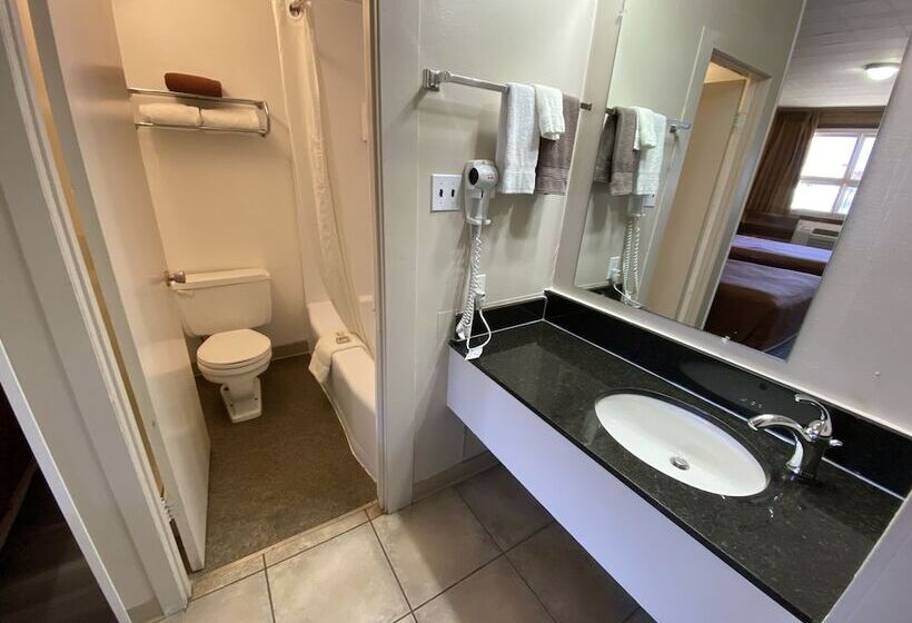 فندق على الطريق Dauphin Inn Express