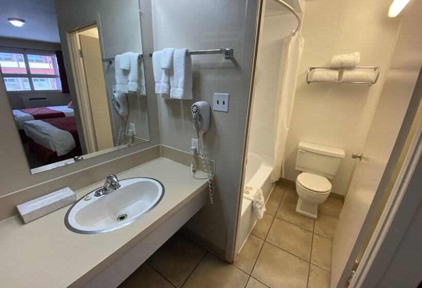 فندق على الطريق Dauphin Inn Express