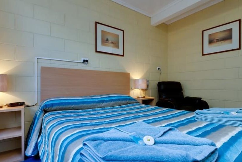 مُتل Enfield Motor Inn