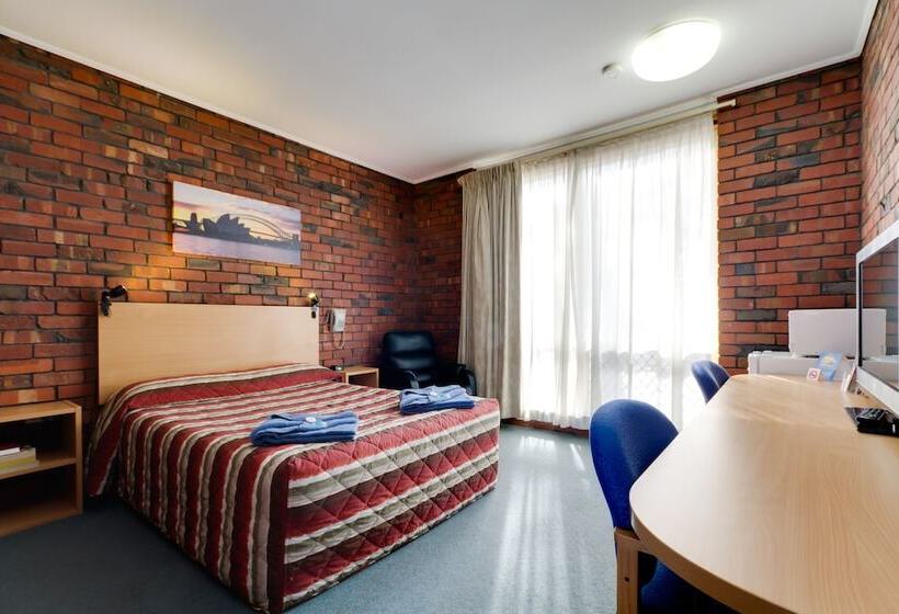 مُتل Enfield Motor Inn