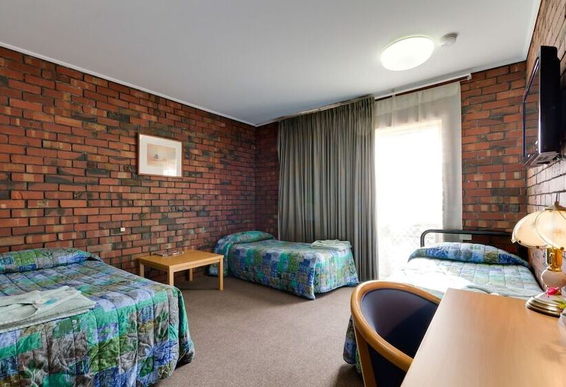 مُتل Enfield Motor Inn