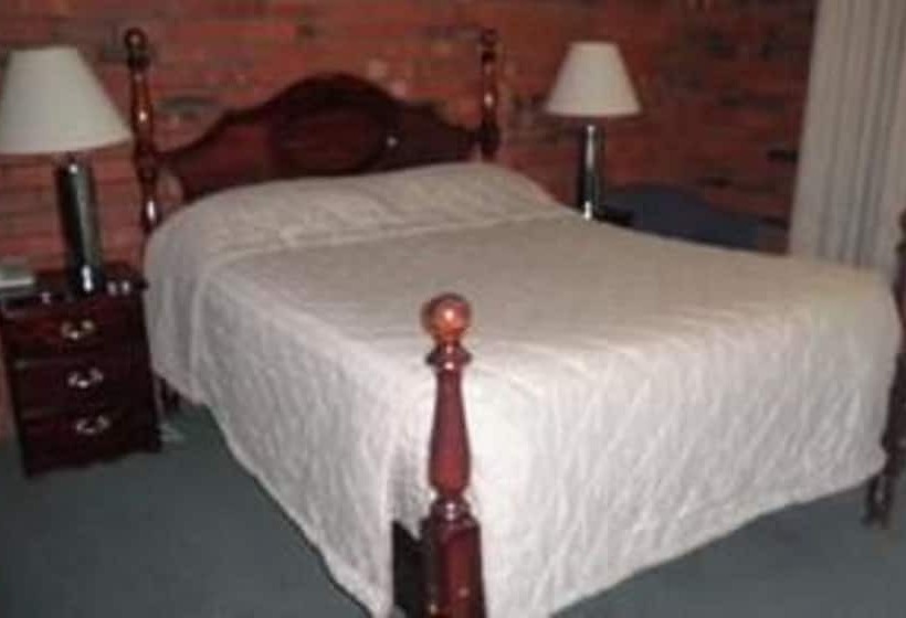 مُتل Enfield Motor Inn