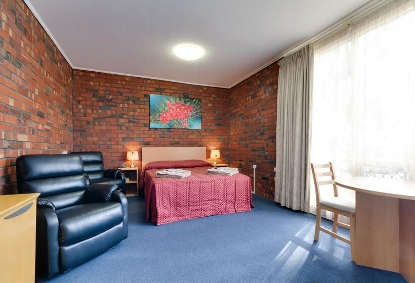 مُتل Enfield Motor Inn