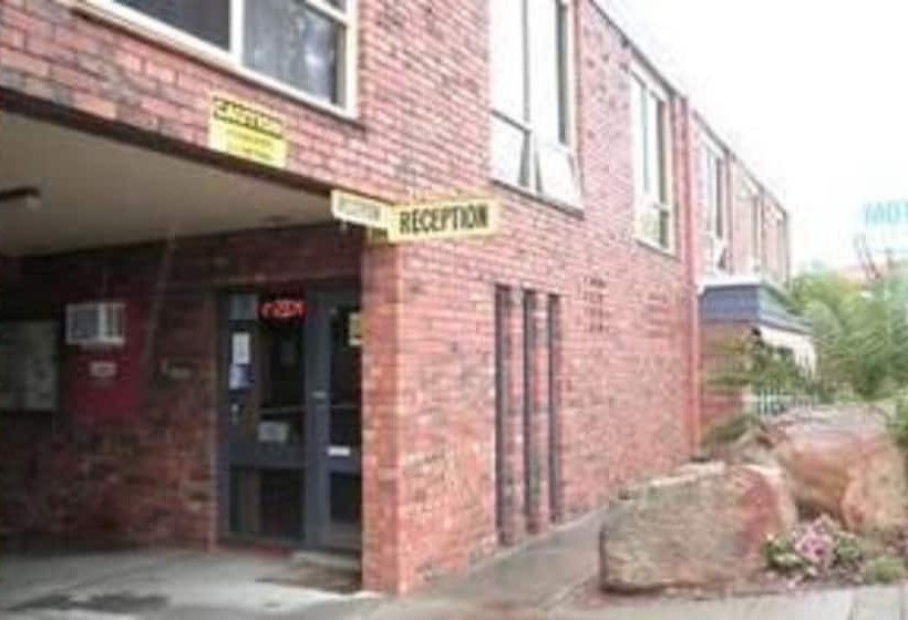 مُتل Enfield Motor Inn